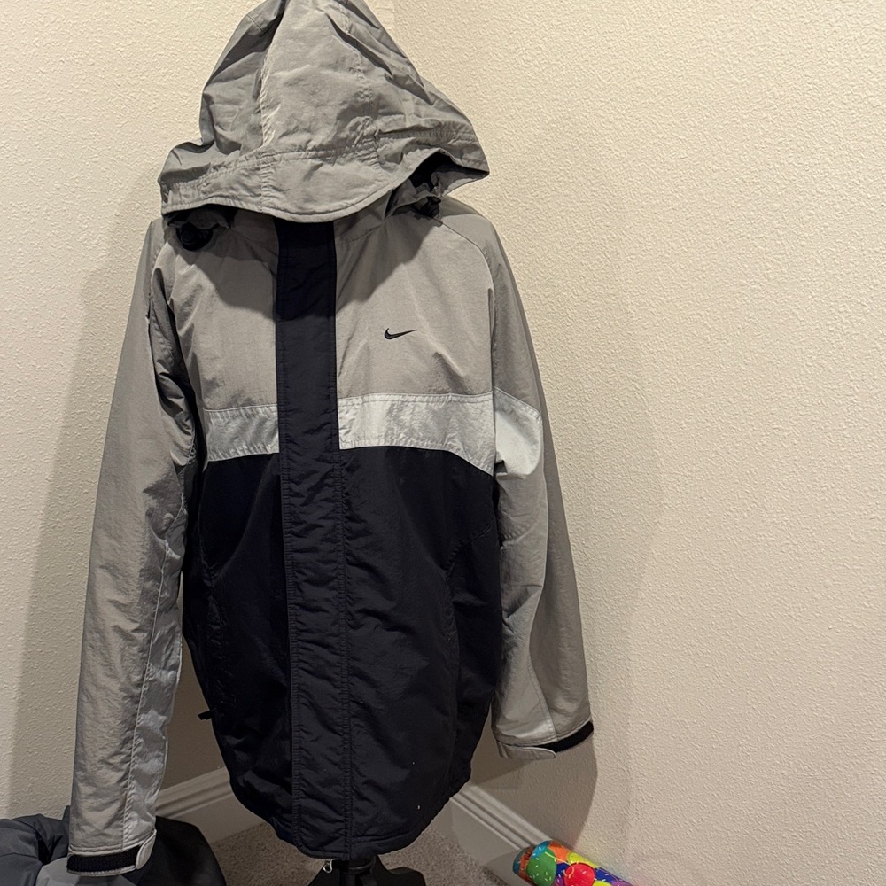 Nike men’s Two-Tone Black and Gray Jacket
